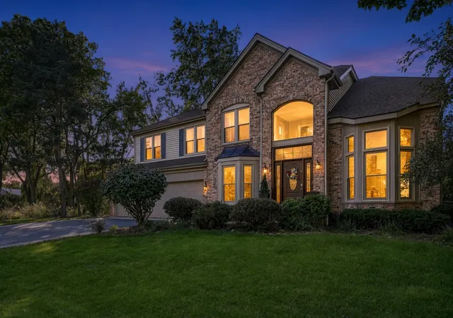 Photo 1 of Single family home for sale at 170 Salford Dr, Algonquin, IL 60102 | MLS# 12764310 | Listing updated on 2026-10-08