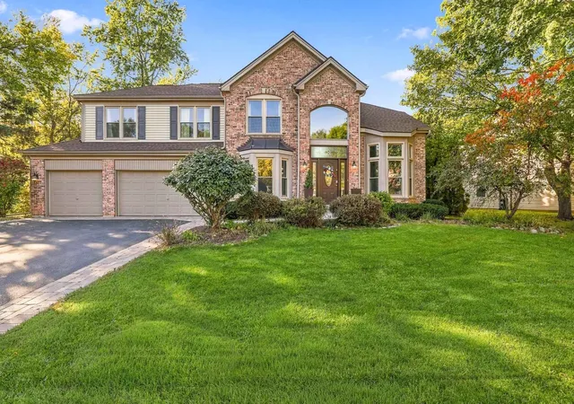 Photo 3 of Single family home for sale at 170 Salford Dr, Algonquin, IL 60102 | MLS# 12764310 | Listing updated on 2026-10-08