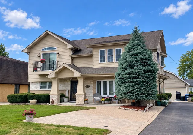 Photo 1 of Single family home for sale at 920 Parkview Ln, Des Plaines, IL 60016 | MLS# 12764312 | Listing updated on 2026-10-20