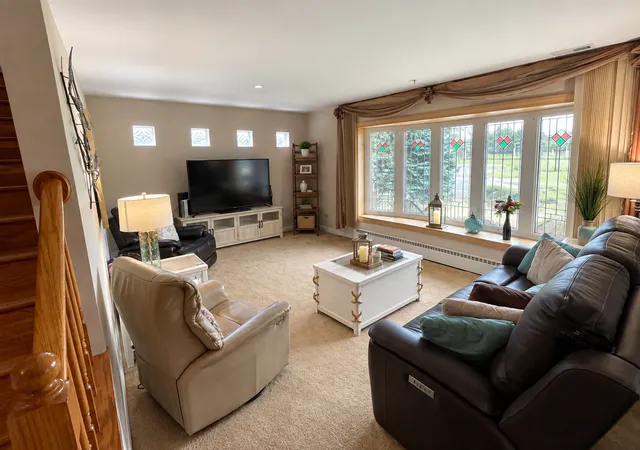 Photo 2 of Single family home for sale at 920 Parkview Ln, Des Plaines, IL 60016 | MLS# 12764312 | Listing updated on 2026-10-20