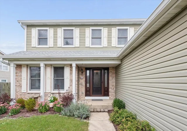 Photo 2 of Single family home for sale at 608 Wainsford Dr, Hoffman Estates, IL 60169 | MLS# 12764317 | Listing updated on 2026-10-07