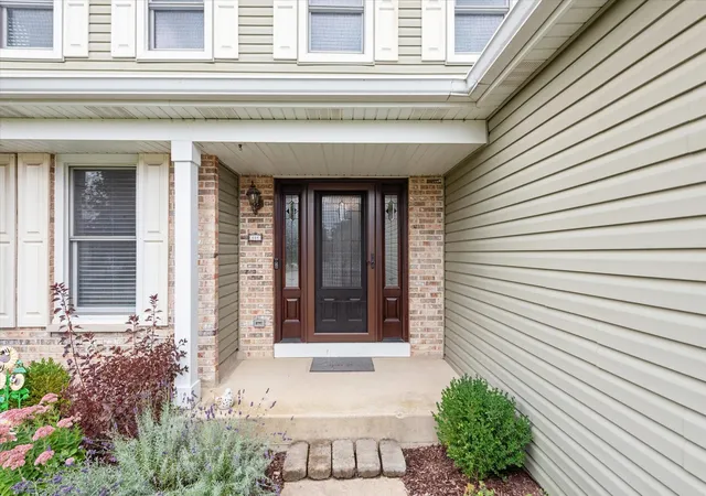 Photo 3 of Single family home for sale at 608 Wainsford Dr, Hoffman Estates, IL 60169 | MLS# 12764317 | Listing updated on 2026-10-07