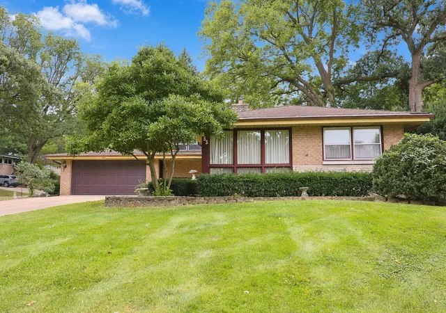 Photo 1 of Single family home for sale at 853 Edgewater Dr, Naperville, IL 60540 | MLS# 12764340 | Listing updated on 2026-09-22