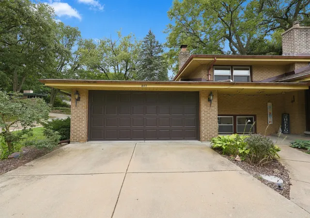 Photo 3 of Single family home for sale at 853 Edgewater Dr, Naperville, IL 60540 | MLS# 12764340 | Listing updated on 2026-09-22