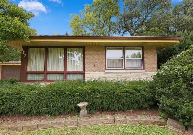 Photo 4 of Single family home for sale at 853 Edgewater Dr, Naperville, IL 60540 | MLS# 12764340 | Listing updated on 2026-09-22