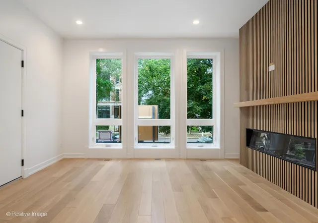 Photo 3 of Condo for sale at 3721 N Kenmore Ave #1, Chicago, IL 60613 | MLS# 12764345 | Listing updated on 2026-09-26