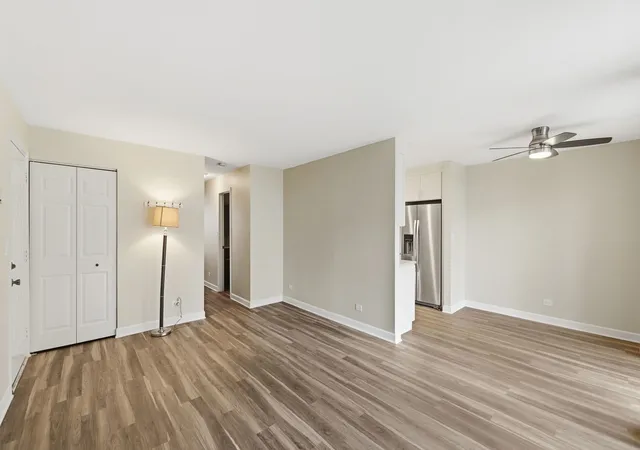 Listing Photo 4 - Condo for sale in building located at 2158 Lancaster Cir, Naperville, IL 60565 - Unit #101C
