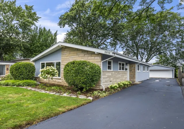 Photo 1 of Single family home for sale at 2612 Fontana Dr, Glenview, IL 60025 | MLS# 12764356 | Listing updated on 2026-10-06