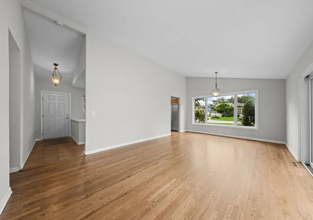 Photo 3 of Single family home for sale at 2612 Fontana Dr, Glenview, IL 60025 | MLS# 12764356 | Listing updated on 2026-10-06