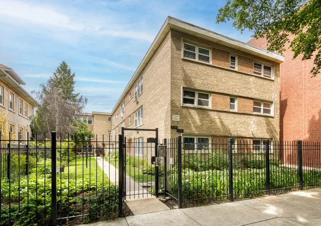 Photo 1 of Condo for sale at 1536 W Pratt Blvd #3D, Chicago, IL 60626 | MLS# 12764357 | Listing updated on 2026-09-19