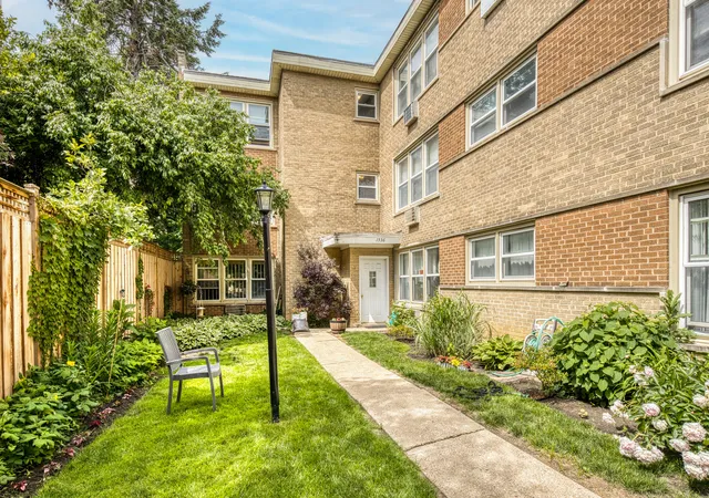Photo 2 of Condo for sale at 1536 W Pratt Blvd #3D, Chicago, IL 60626 | MLS# 12764357 | Listing updated on 2026-09-19