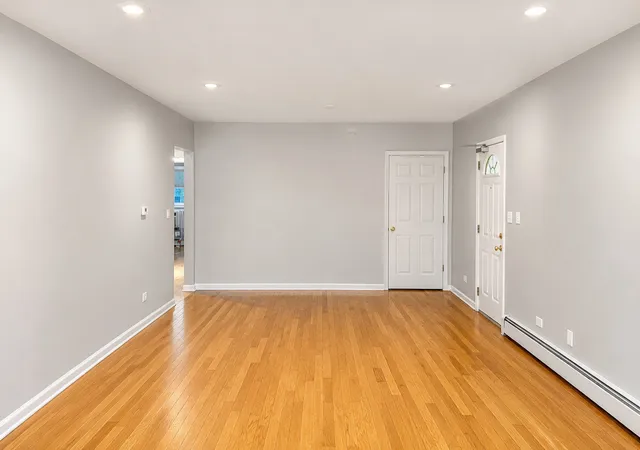 Listing Photo 5 - Condo for sale in building located at 1536 W Pratt Blvd, Chicago, IL 60626 - Unit #3D