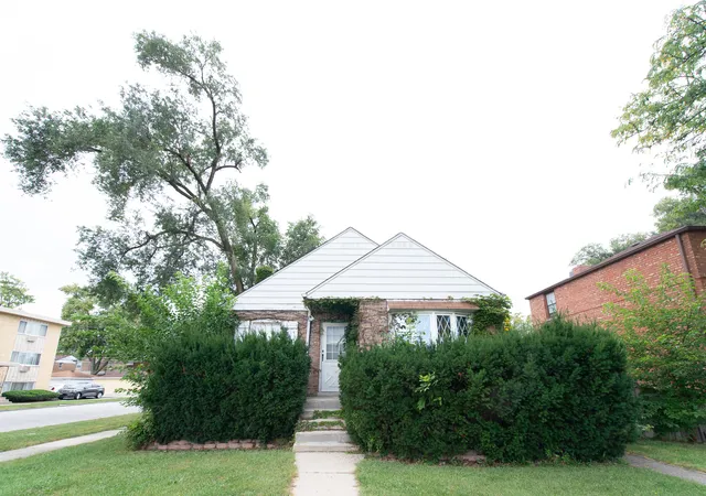 Photo 1 of Single family home for sale at 2030 S 17th Avenue, Broadview, IL 60155 | MLS# 12764361 | Listing updated on 2026-10-06