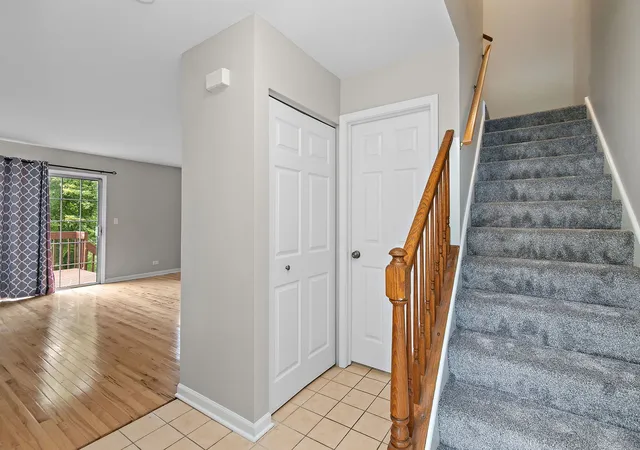 Listing Photo 4 - Condo for sale in building located at 393 Lowell Dr, South Elgin, IL 60177 - Unit #393