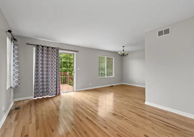 Listing Photo 5 - Condo for sale in building located at 393 Lowell Dr, South Elgin, IL 60177 - Unit #393