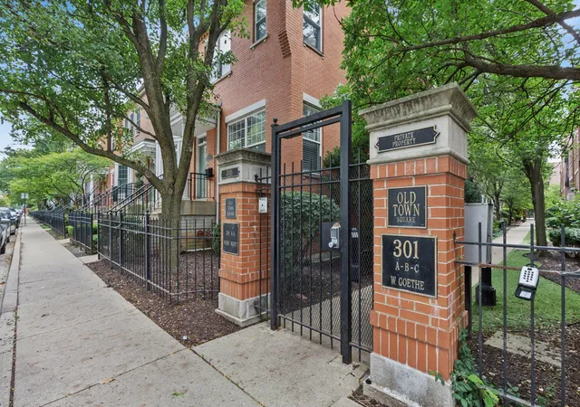 Condo for sale at 301a W Goethe St #201, Chicago, IL 60610 | MLS# 12764375