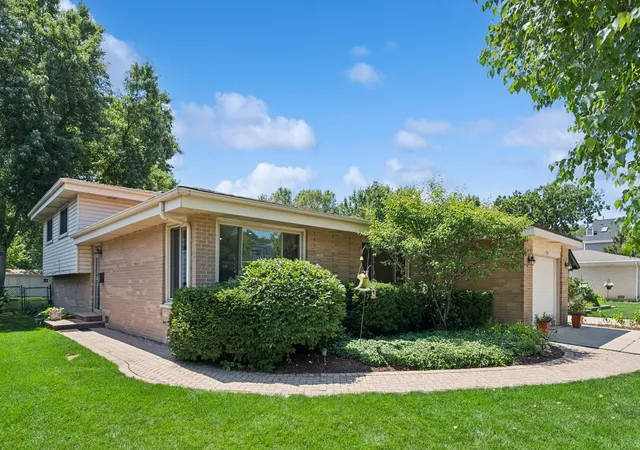 Single family home for sale at 1746 Richfield Ave, Highland Park, IL 60035 | MLS# 12764382