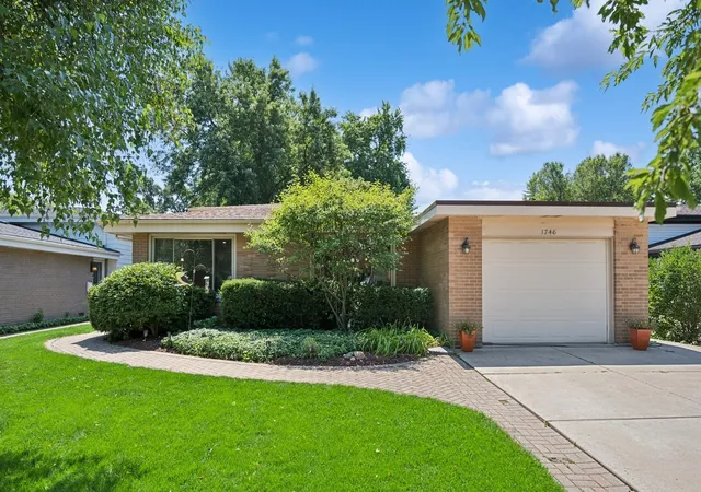 Photo 2 of Single family home for sale at 1746 Richfield Ave, Highland Park, IL 60035 | MLS# 12764382 | Listing updated on 2026-09-20