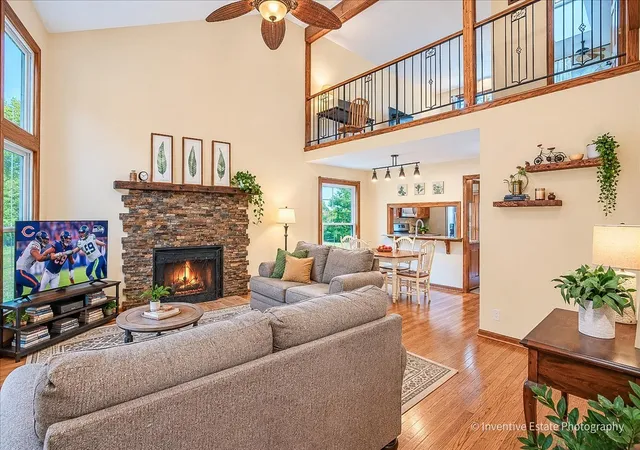 Photo 2 of Townhouse for sale at 1307 Seabury Cir, Carol Stream, IL 60188 | MLS# 12764383 | Listing updated on 2026-09-25