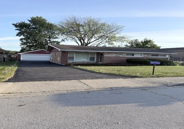 Photo 1 of Single family home for sale at 6635 W 87th Street, Oak Lawn, IL 60453 | MLS# 12764384 | Listing updated on 2026-09-25