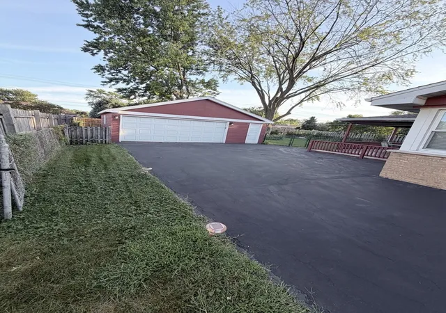 Photo 4 of Single family home for sale at 6635 W 87th Street, Oak Lawn, IL 60453 | MLS# 12764384 | Listing updated on 2026-09-25