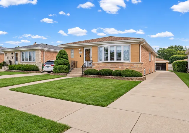 Photo 1 of Single family home for sale at 4815 N Knight Ave, Norridge, IL 60706 | MLS# 12764390 | Listing updated on 2026-10-04