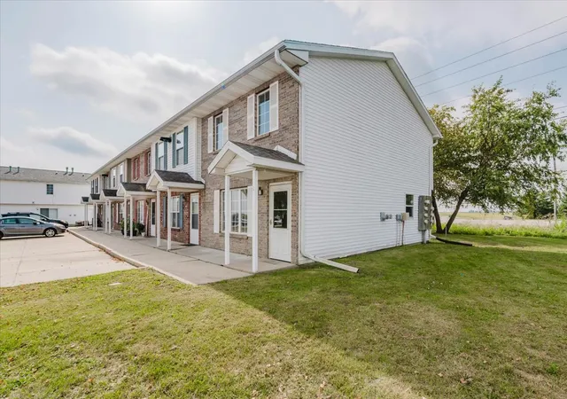 Photo 2 of Condo for sale at 23 Fetzer Dr #1, Bloomington, IL 61704 | MLS# 12764405 | Listing updated on 2026-09-19