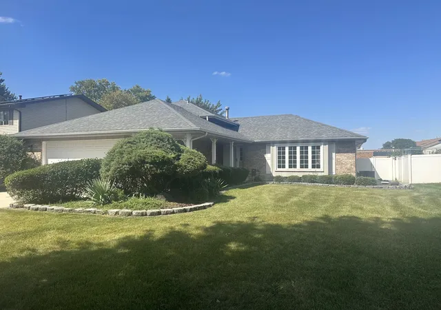 Single family home for sale at 6828 Westview Dr, Oak Forest, IL 60452 | MLS# 12764422