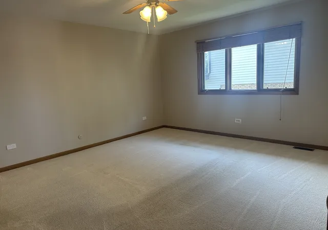 Photo 4 of Single family home for sale at 6828 Westview Dr, Oak Forest, IL 60452 | MLS# 12764422 | Listing updated on 2026-09-25