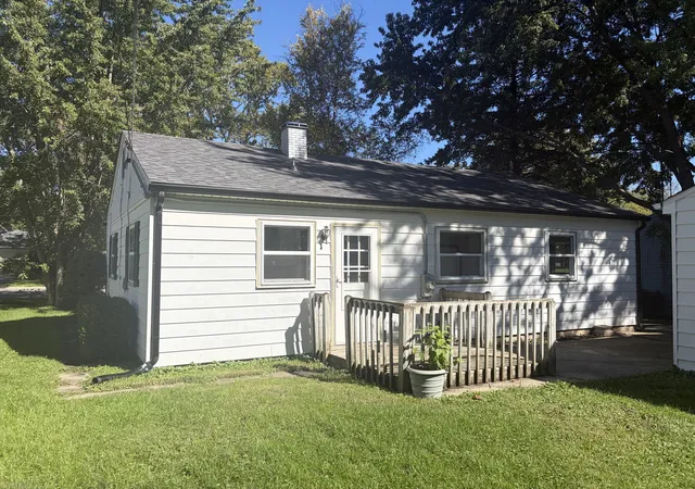 Photo 2 of Single family home for sale at 1417 Walnut Dr, Woodstock, IL 60098 | MLS# 12764430 | Listing updated on 2026-10-07