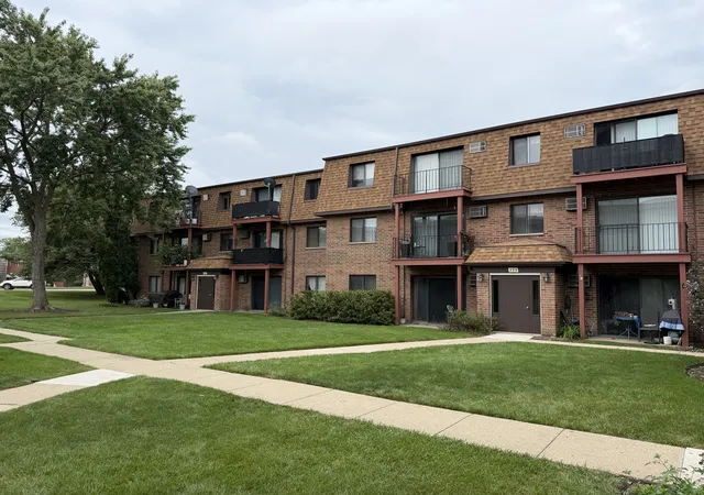 Condo for sale at 495 Mchenry Rd #1B, Wheeling, IL 60090 | MLS# 12764446