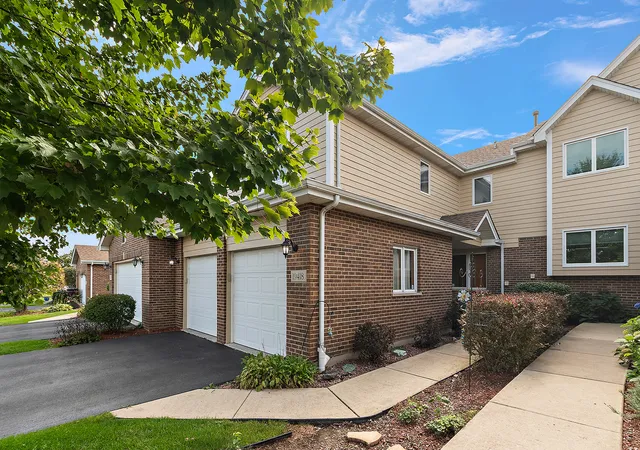 Photo 2 of Townhouse for sale at 19418 Cranfield Ln, Tinley Park, IL 60487 | MLS# 12764447 | Listing updated on 2026-09-29