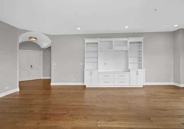 Listing Photo 3 - Condo for sale in building located at 4953 Oakton St, Skokie, IL 60077 - Unit #703