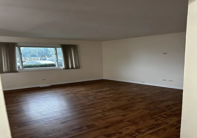 Photo 3 of Condo for sale at 2510 Berkshire Ct #1, Waukegan, IL 60087 | MLS# 12764465 | Listing updated on 2026-10-02