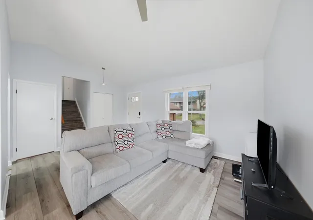Photo 4 of Single family home for sale at 1114 Buttonwood Dr, Westmont, IL 60559 | MLS# 12764470 | Listing updated on 2026-09-19