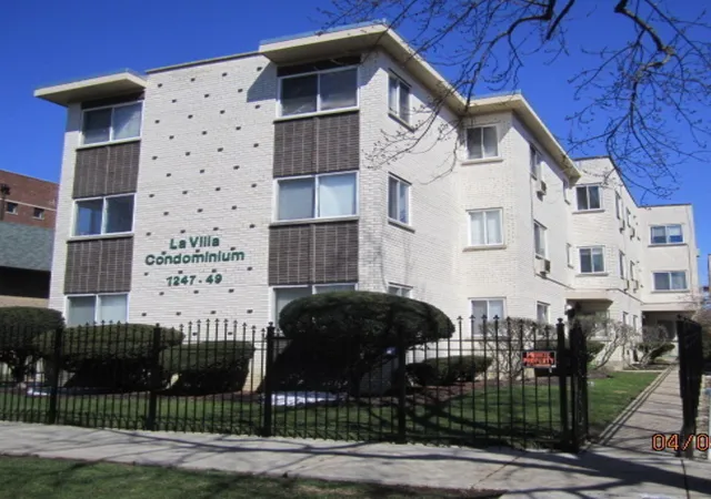 Condo for sale at 7247 N Hamilton Ave #1A, Chicago, IL 60645 | MLS# 12764478