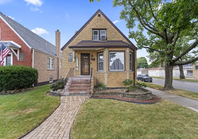 Photo 1 of Single family home for sale at 5300 S Narragansett Ave, Chicago, IL 60638 | MLS# 12764485 | Listing updated on 2026-09-30