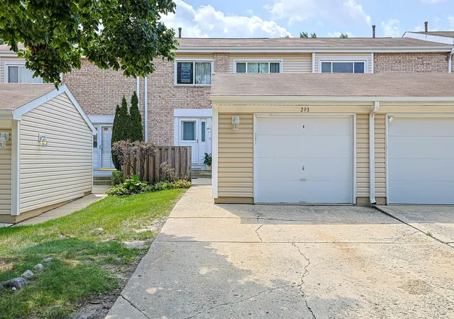 Townhouse for sale at 293 Barclay Dr, Glendale Heights, IL 60139 | MLS# 12764486