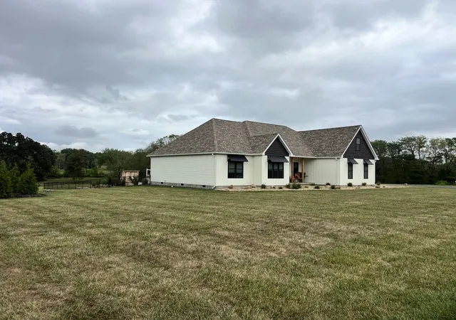 Photo 3 of Single family home for sale at 14393 N Manhattan Ln, Mt Vernon, IL 62864 | MLS# 12764505 | Listing updated on 2026-10-02