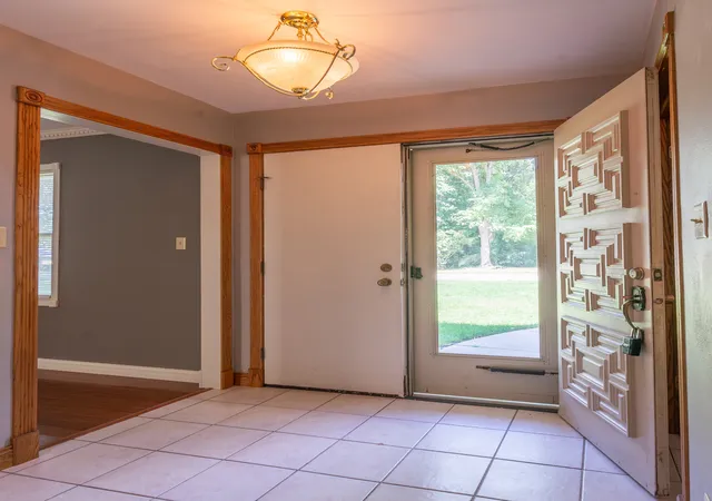 Photo 3 of Single family home for sale at 732 Santa Fe Dr, Freeport, IL 61032 | MLS# 12764507 | Listing updated on 2026-10-10
