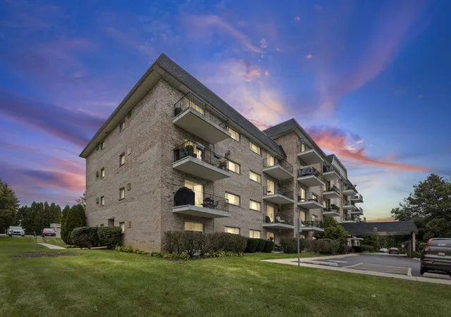 Condo for sale at 1000 S Lorraine Rd #110, Wheaton, IL 60189 | MLS# 12764514