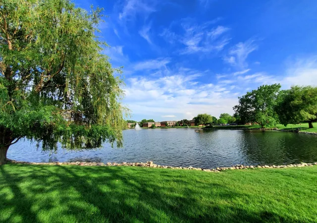 Listing Photo 5 - Condo for sale in building located at 9374 Bay Colony Dr, Des Plaines, IL 60016 - Unit #2S