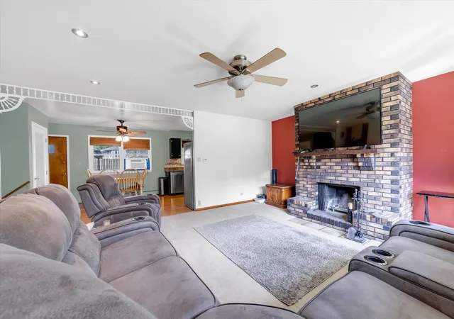 Photo 3 of Single family home for sale at 126 Bunkerhill Ave, South Elgin, IL 60177 | MLS# 12764524 | Listing updated on 2026-09-24