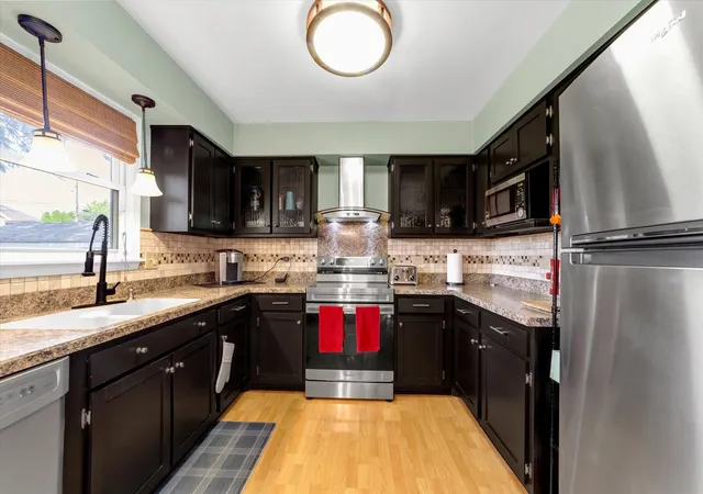 Photo 4 of Single family home for sale at 126 Bunkerhill Ave, South Elgin, IL 60177 | MLS# 12764524 | Listing updated on 2026-09-24