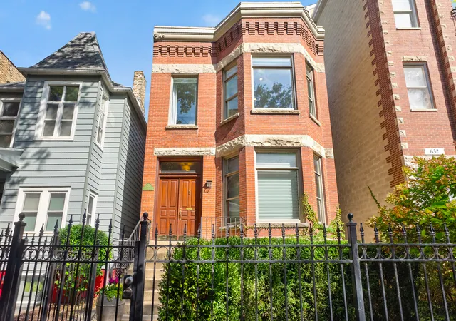 Photo 1 of Sale Pending at 634 W Briar Pl, Chicago, IL 60657 | MLS# 12764525 | Listing updated on 2026-10-08