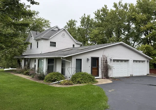 Photo 2 of Sale Pending at 2472 W Red Oak Rd, Freeport, IL 61032 | MLS# 12764542 | Listing updated on 2026-09-22