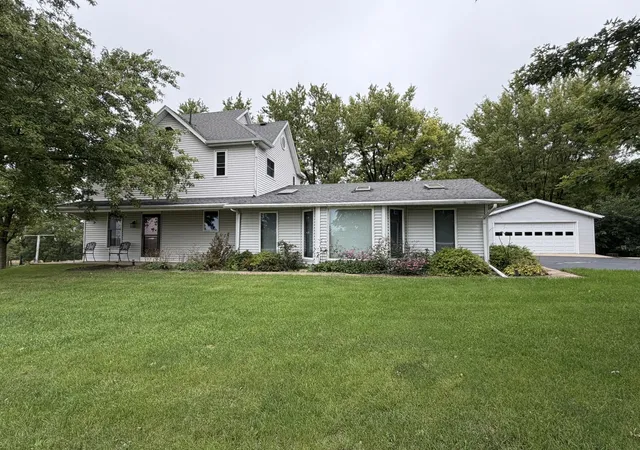 Photo 3 of Sale Pending at 2472 W Red Oak Rd, Freeport, IL 61032 | MLS# 12764542 | Listing updated on 2026-09-22