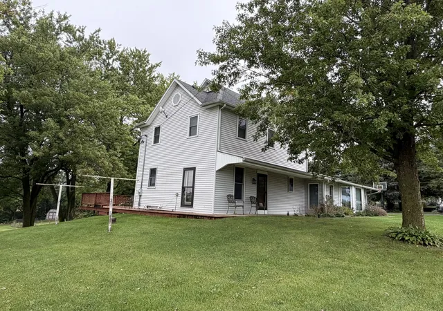 Photo 3 of Single family home for sale at 2472 W Red Oak Rd, Freeport, IL 61032 | MLS# 12764542 | Listing updated on 2026-10-27