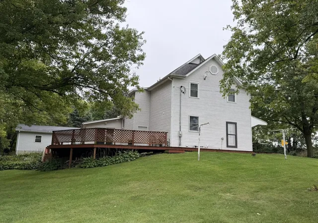 Photo 4 of Single family home for sale at 2472 W Red Oak Rd, Freeport, IL 61032 | MLS# 12764542 | Listing updated on 2026-10-27