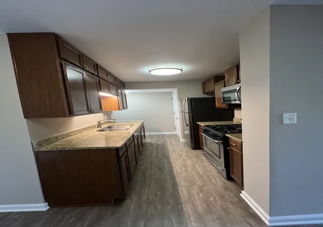 Photo 4 of Townhouse for sale at 460 Mallview Ln, Bolingbrook, IL 60440 | MLS# 12764552 | Listing updated on 2026-10-07